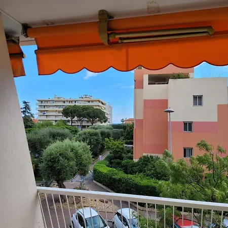 Superbe Studio, 200 M De La Mer, Climatise Avec Terrasse Et Parking Prive Apartment *