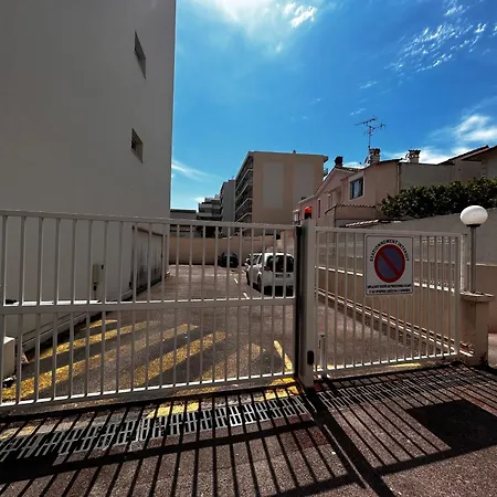 Superbe Studio, 200 M De La Mer, Climatise Avec Terrasse Et Parking Prive Apartment *