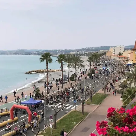 Apartment Superbe Studio, 200 M De La Mer, Climatise Avec Terrasse Et Parking Prive *