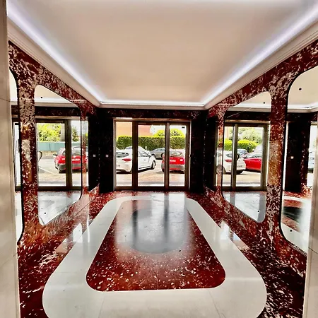 Apartment Superbe Studio, 200 M De La Mer, Climatise Avec Terrasse Et Parking Prive *