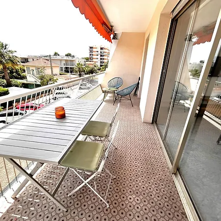 Superbe Studio, 200 M De La Mer, Climatise Avec Terrasse Et Parking Prive Apartment