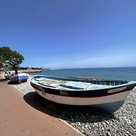Superbe Studio, 200 M De La Mer, Climatise Avec Terrasse Et Parking Prive Apartment